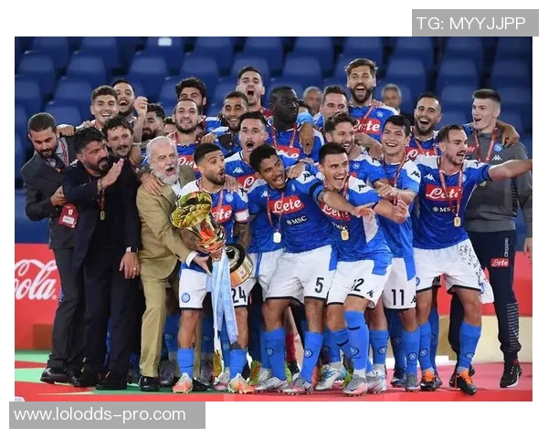 那不勒斯狂胜尤文图斯五球大捷足总杯赛场引发热烈反响