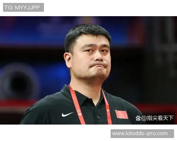 姚明展现卓越球技引发篮球迷热议与赞叹的精彩瞬间