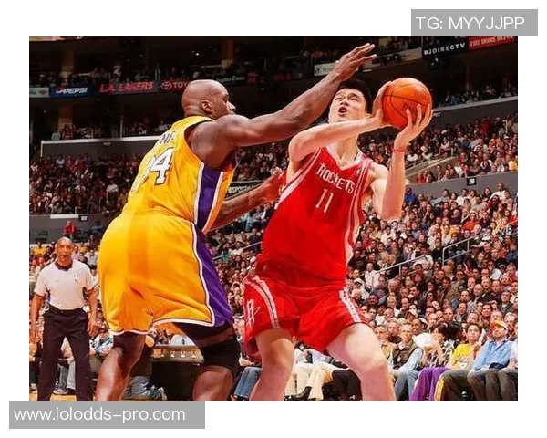 姚明变形记：从篮球巨星到艺术创作的奇妙旅程与视觉冲击