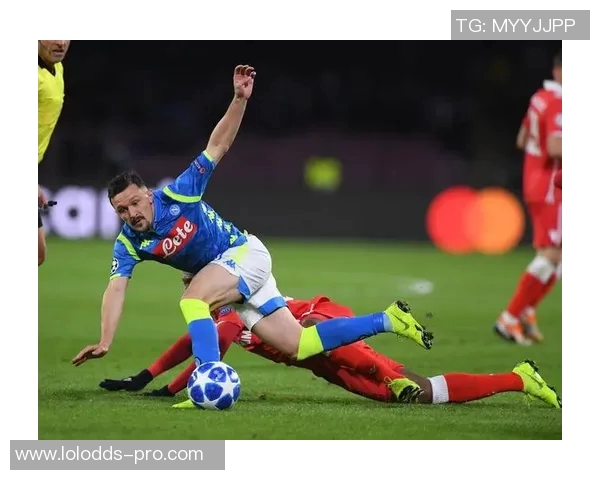 意甲激战:那不勒斯小胜里昂红牌事件引发全场热议 意甲激战:那不勒斯小胜里昂红牌事件引发全场热议