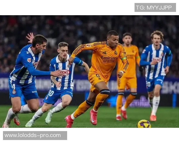 西甲赛场惊现冷门那不勒斯大胜里昂引发争议判罚热议