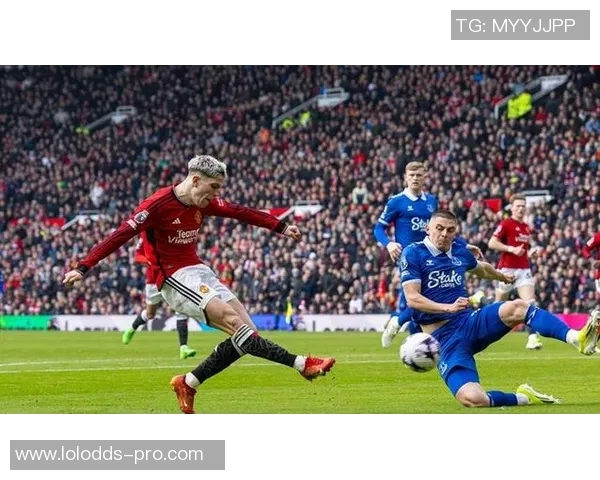 足总杯激战曼联与阿森纳平局逆转瞬间引发全场热烈反响赛后点评